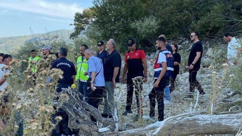 İzmirdeki orman yangını 20 saatte kontrol altına alındı; baraja düşen helikopterdeki 3 mürettebat aranıyor