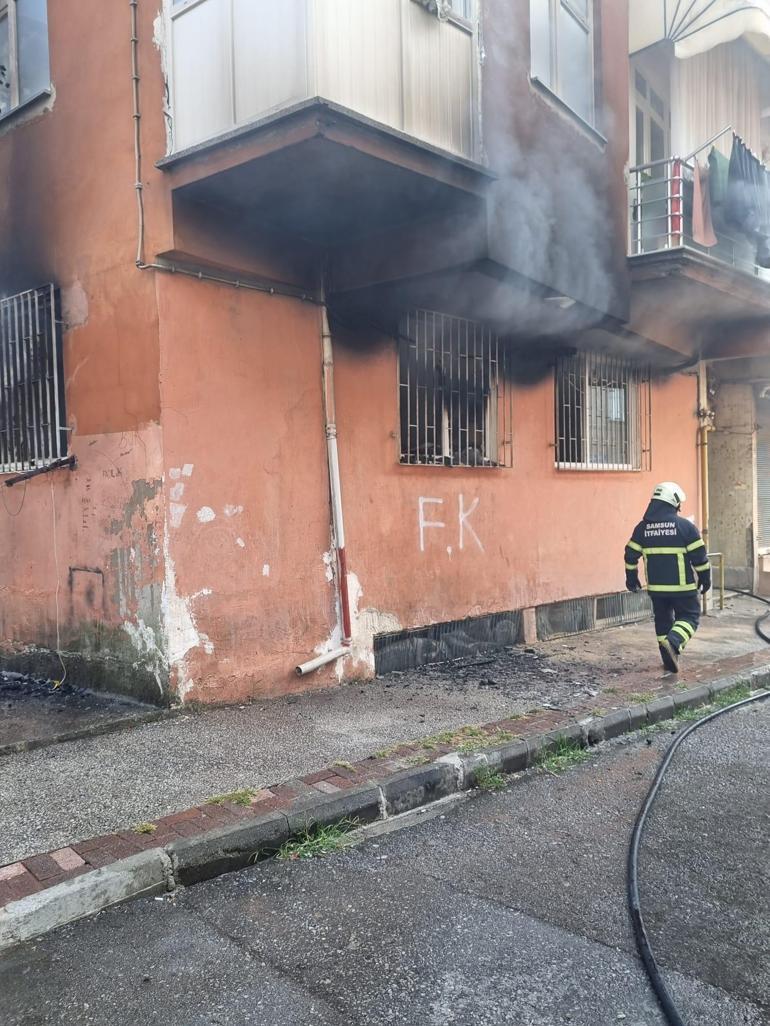 Yangında, evde mahsur kalan 2 çocuğu mahalleli kurtardı