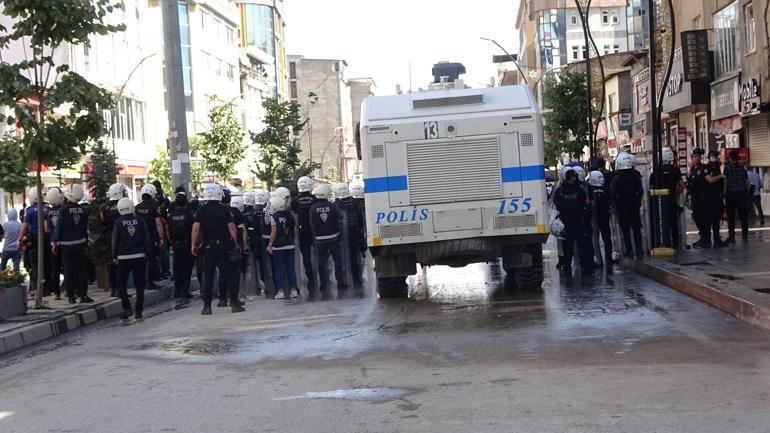 Yüksekovada izinsiz yürüyüşe polis müdahalesi