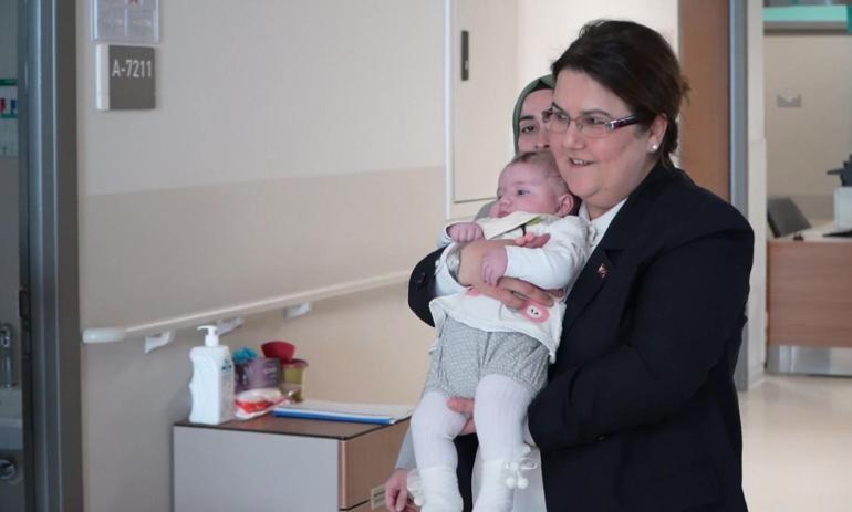 Depremin mucize bebeği Vatin ve annesine bakanlık desteği