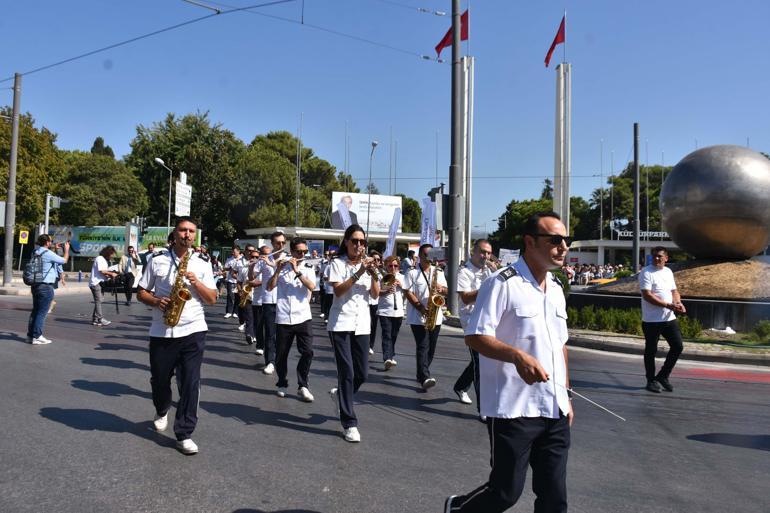 Büyükelçi Landrut, Avrupa Hareketlilik Haftası kapsamında İzmirde toplu ulaşımı kullandı
