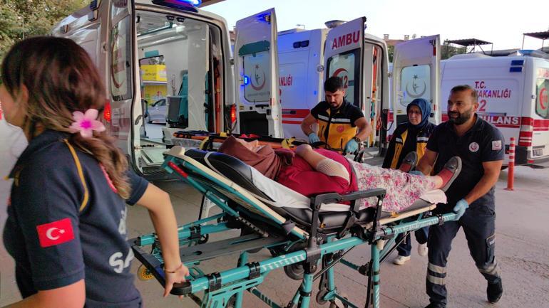 Lastiği patlayan otomobil, şarampole uçtu: 4 yaralı