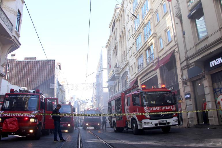 İstiklal Caddesinde 8 katlı iş merkezinde yangın