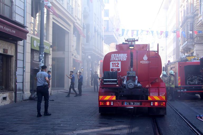 İstiklal Caddesinde 8 katlı iş merkezinde yangın