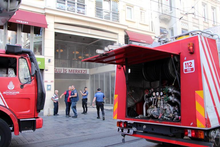 İstiklal Caddesinde 8 katlı iş merkezinde yangın