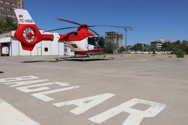 Ambulans helikopter, üzerine çay dökülen çocuk için havalandı