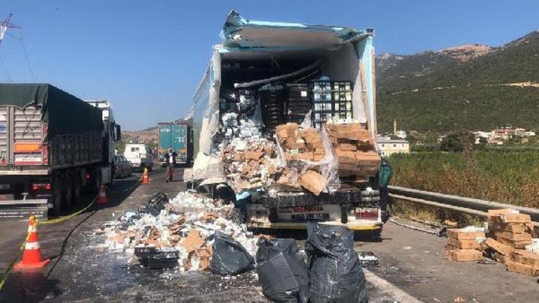 TIR, arıza nedeniyle emniyet şeridinde duran TIRa çarptı; 2 şoför öldü