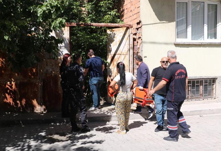 Polisi görünce çıktığı 2 katlı evinin balkonundan atladı