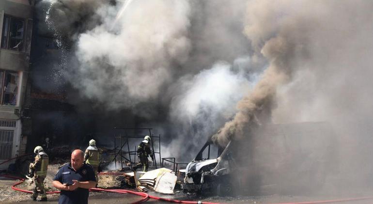 Ankarada sünger fabrikasında yangın; 2 kişi hayatını kaybetti