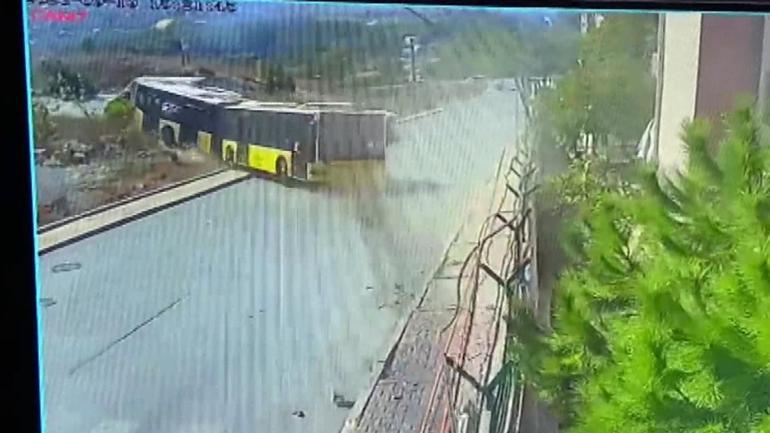 Başakşehirde İETT otobüsü devrildi: 5 yaralı