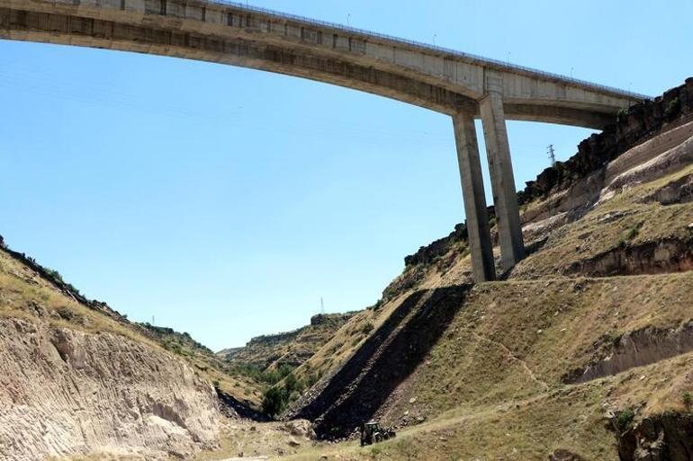 Viyadükte cesedi bulunan Enesin ailesinden, 80 kiloluk maketle cinayet vurgusu