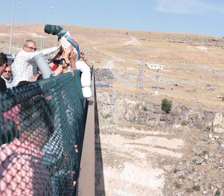 Viyadükte cesedi bulunan Enesin ailesinden, 80 kiloluk maketle cinayet vurgusu