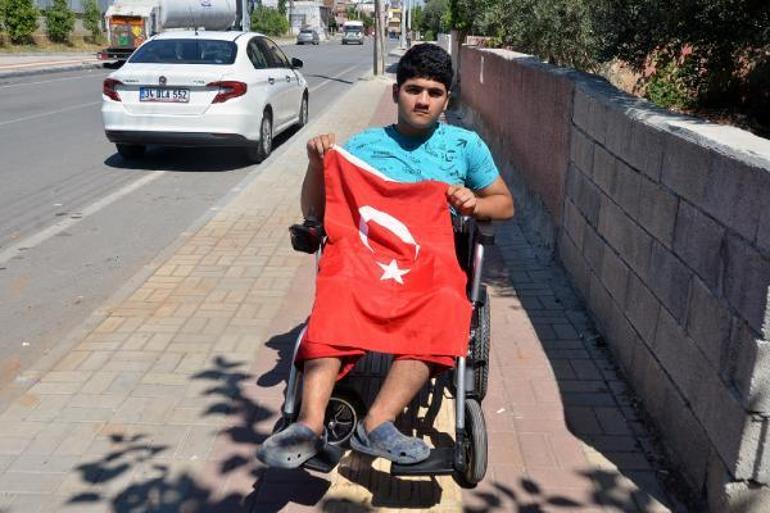 Mustafa’ya çalınan akülü sandalyesinin yerine yenisi verildi, eğitimine devam edebilecek