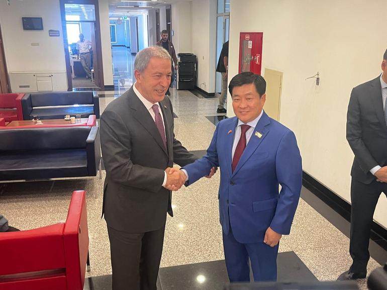 Milli Savunma Komisyonu Başkanı Akar, Moğolistan heyetiyle görüştü