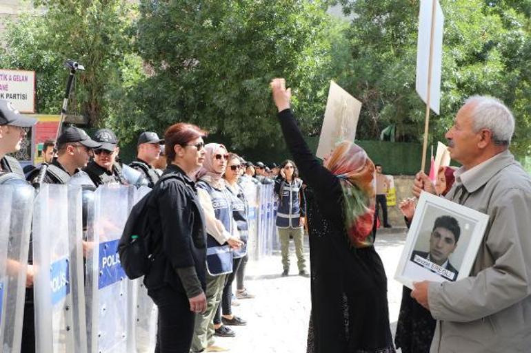 Vanda HDP önündeki eyleme katılan anne: Evladımı istiyorum