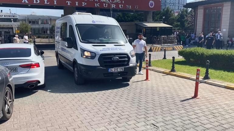 Bahçelievlerde otomobil köprünün beton bloğuna çarptı: 4 ölü