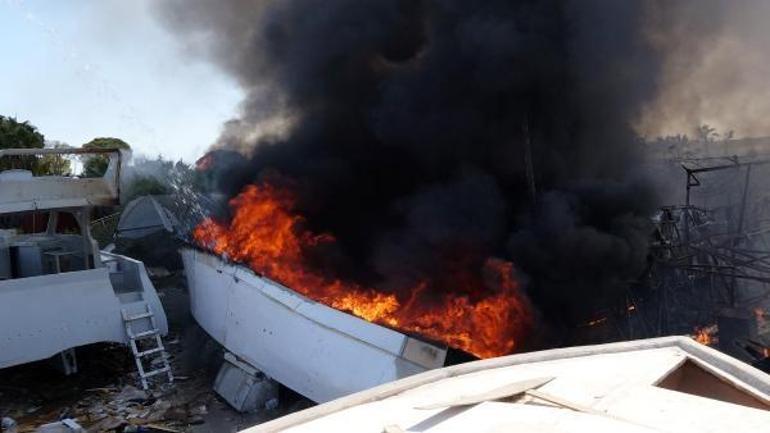 Antalyada teknelere ve ormana sıçrayan ot yangını kontrol altına alındı