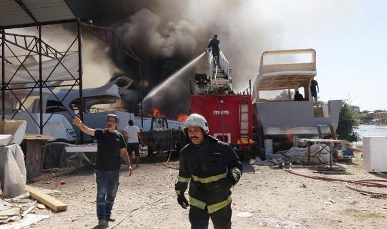 Antalyada teknelere ve ormana sıçrayan ot yangını kontrol altına alındı