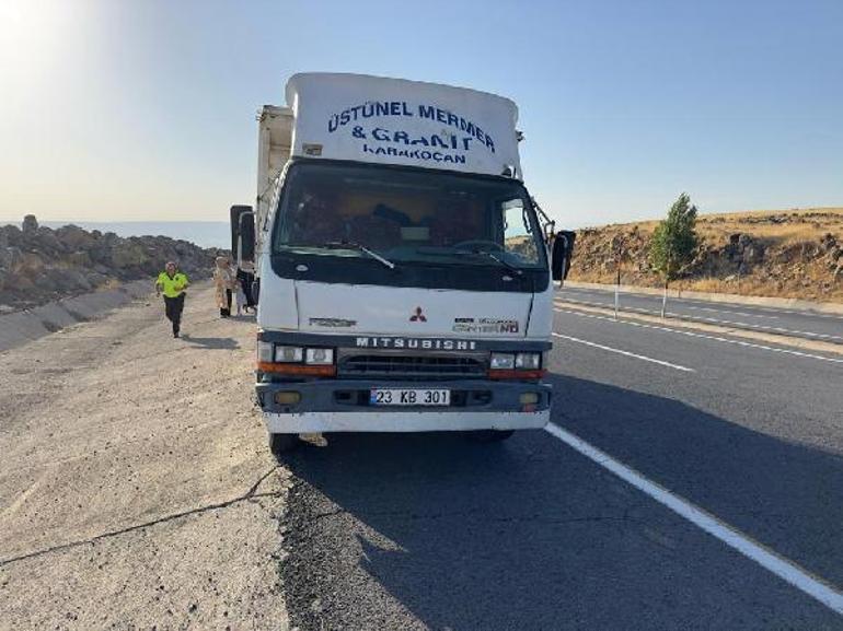 Elazığ’da otomobil kamyonete arkadan çarptı: 1 ölü, 1 yaralı