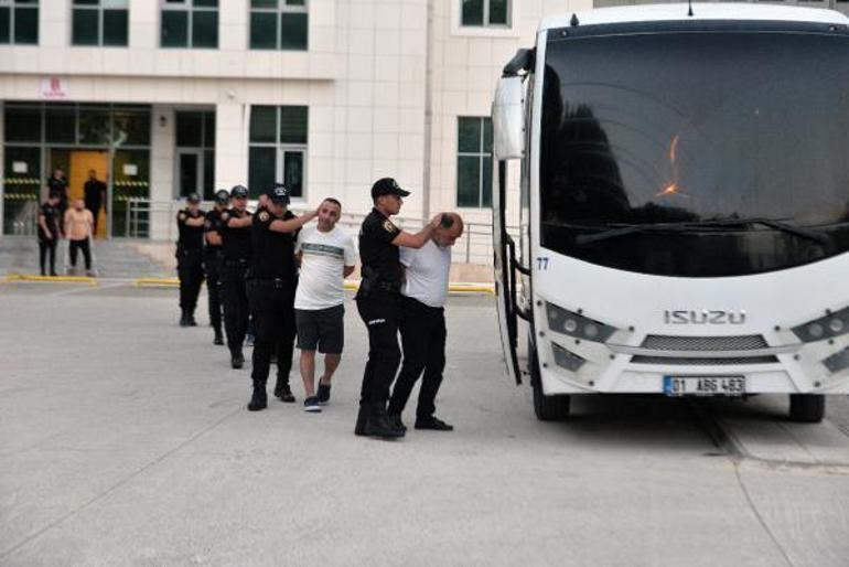 ‘Şirinler’ çetesi operasyonunun görüntüleri ortaya çıktı; polis kapıyı zırhlı araçla kırmış