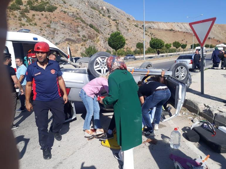 Tokat’ta refüje çarpan otomobil takla attı, aynı aileden 1 çocuk öldü, 4 yaralı