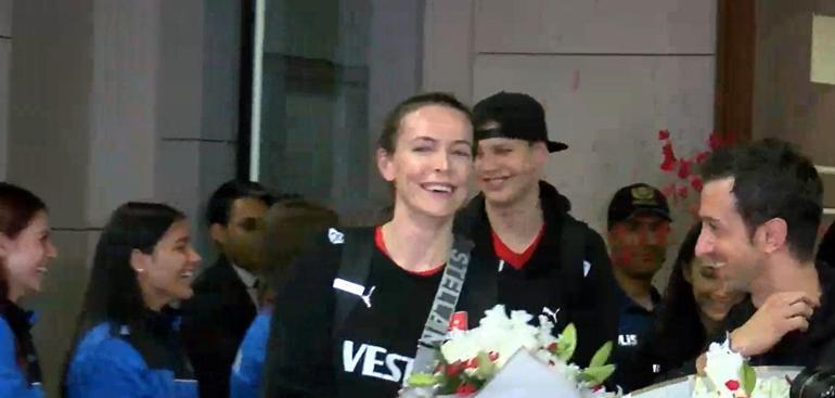 Olimpiyat kotası alan Dünya 1 numarası Filenin Sultanları yurda döndü