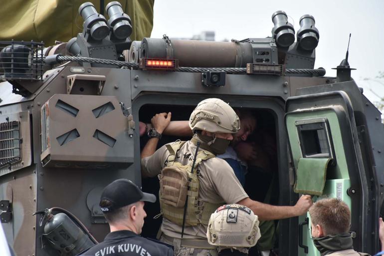 İzmirde adliye yakınındaki çatışmaya 21 gözaltı