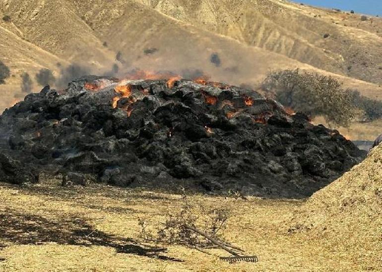 Sivasta çıkan yangında 2 bin balya saman yandı
