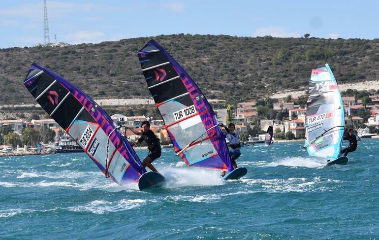 Alaçatı Wind Festte Alaçatının rüzgarı çocuk ve gençler için esmeye devam ediyor