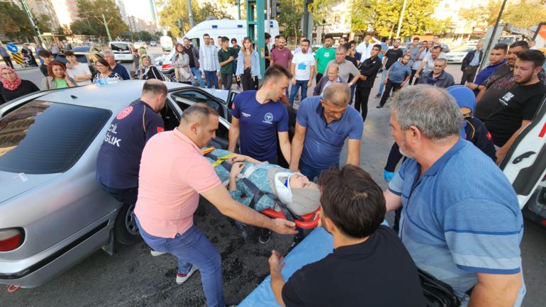 Kazada başından yaralanan sürücüye vatandaşlar tampon yaptı