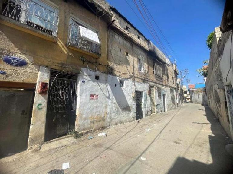 Boşanma aşamasındaki eşini öldürdü; 3 çocuğu ve komşusunu yaralayıp, intihar etti