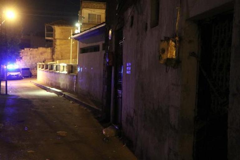 Boşanma aşamasındaki eşini öldürdü; 3 çocuğu ve komşusunu yaralayıp, intihar etti