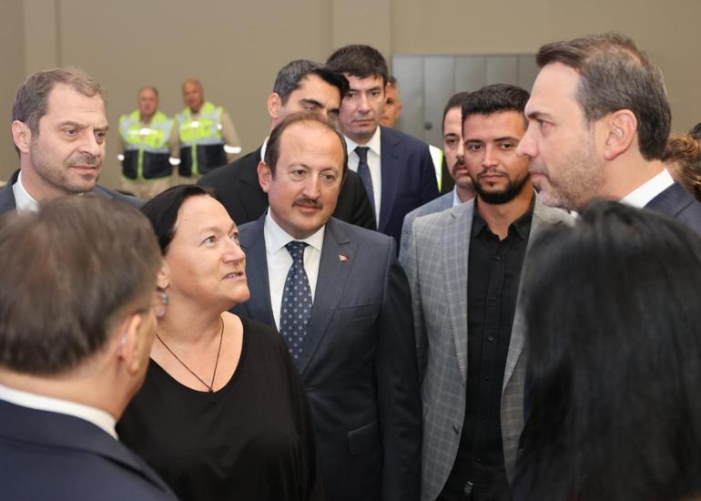 Rosatom Genel Müdürü Likhachev, Enerjı̇ ve Tabı̇ı̇ Kaynaklar Bakanı Bayraktar ile bir araya geldi