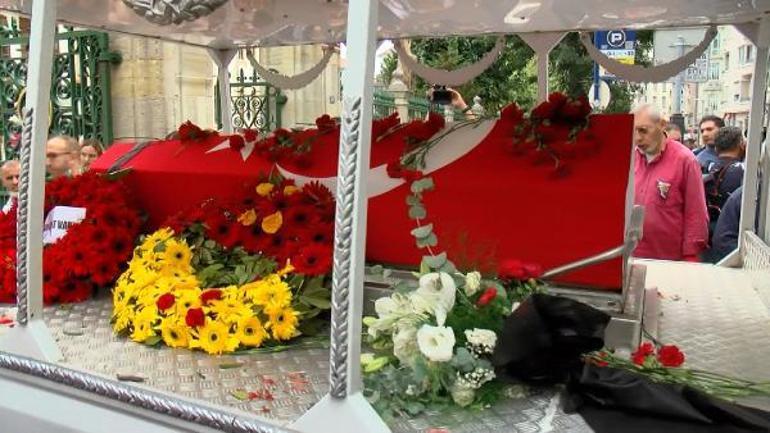 Gazeteci-Yazar Hıfzı Topuz son yolculuğuna uğurlandı