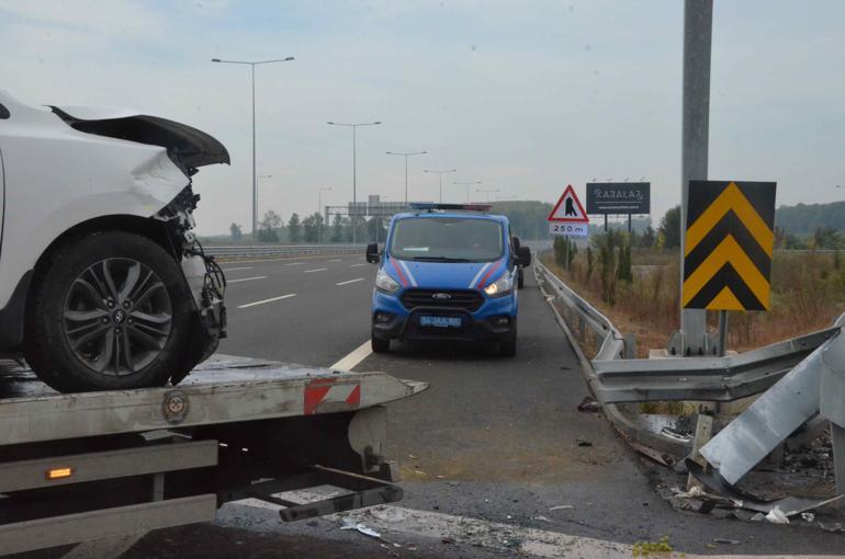 Refüje çarpan cipe, hafif ticari araç çarptı; akraba 2 sürücü yaralandı