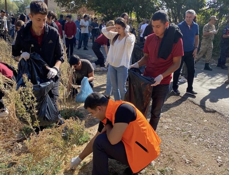 Turistler gitti, çöpleri kaldı; 200 kişi çöpleri temizledi