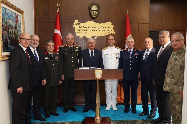Bakan Güler, Ege Ordusu ve 2nci Ana Jet Üs Komutanlıklarını ziyaret etti