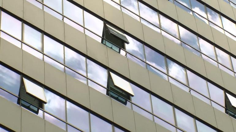 Kartalda not bırakıp 11. kattan atlayan kadın avukat hayatını kaybetti