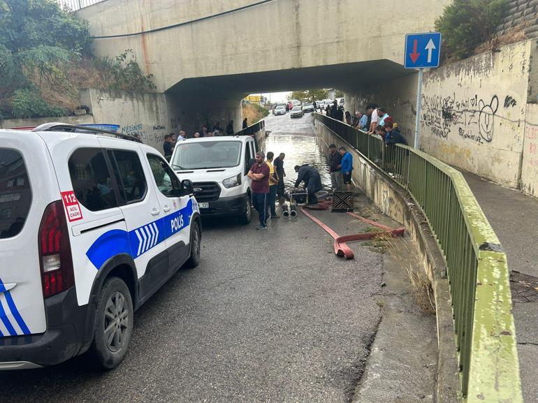 Maltepede kuvvetli yağış sonrası cadde ve alt geçit göle döndü