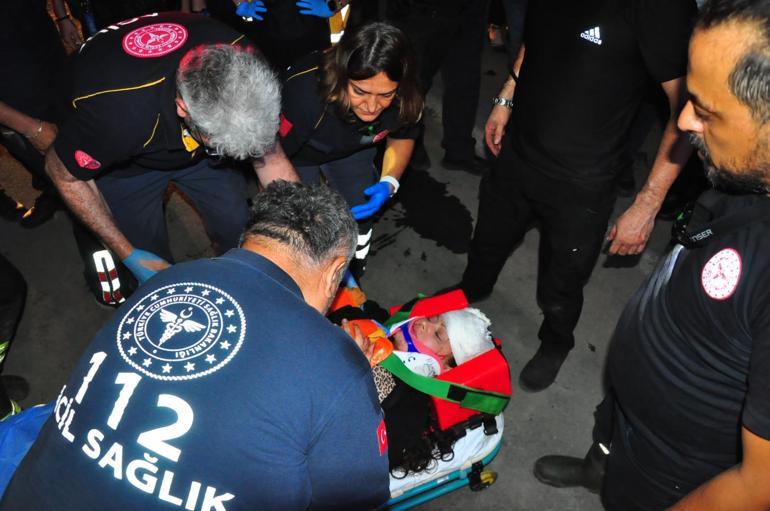 Manisada yolcu otobüsü üzüm bağına uçtu: 15 yaralı