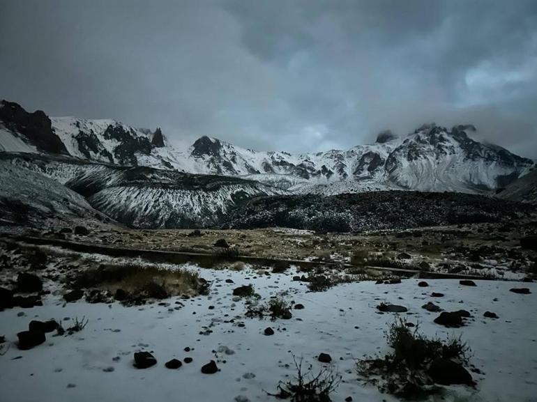 Erciyes Dağına mevsimin ilk karı düştü