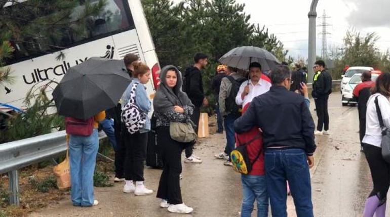 Yağış nedeniyle yoldan çıkan otobüs, ağaçlığa girdi; 2 yaralı