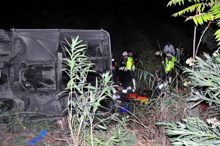 Otobüs kazasında 15 yaralıdan 13ü taburcu; hamile kadın ile eşi tedavi altında