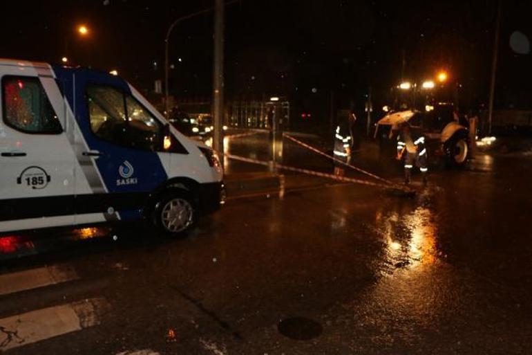 Samsunda sağanak yağışta cadde ve sokaklar göle döndü
