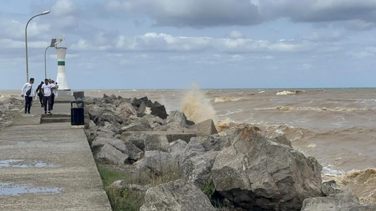 Şilede dere taştı; tarım arazileri, seralar ve bungalovlar su altında kaldı