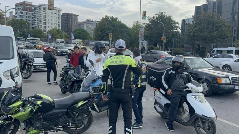 Kadıköyde motosiklet sürücülerine yapılan denetimde ceza yağdı