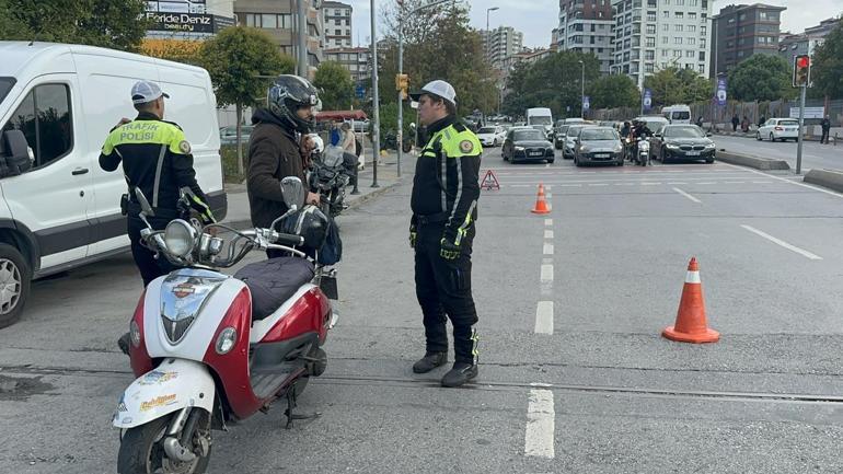 Kadıköyde motosiklet sürücülerine yapılan denetimde ceza yağdı