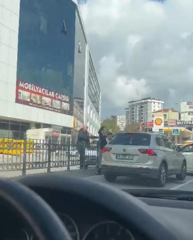 Pendikte trafikte tartıştığı sürücünün aracının önünü kesti