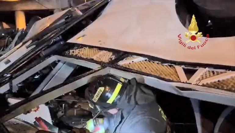 İtalya’da turist otobüsü üst geçitten düştü: 21 ölü, 15 yaralı