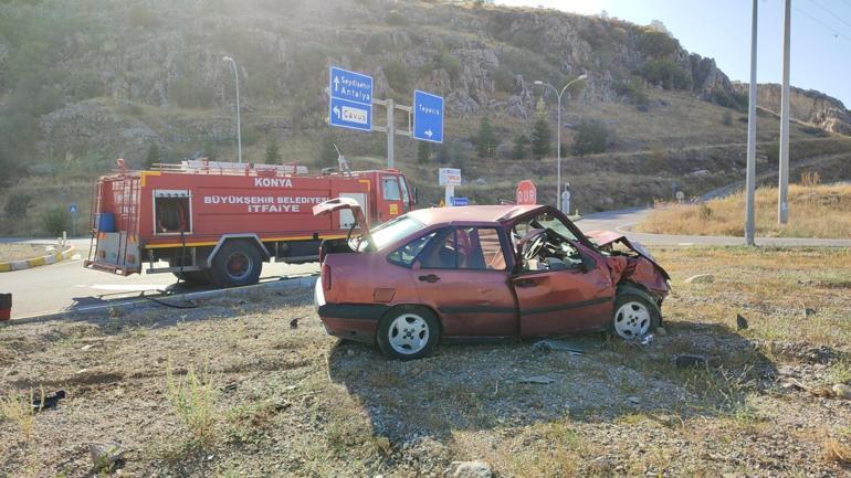 Hafif ticari araçla otomobil çarpıştı: 6 yaralı